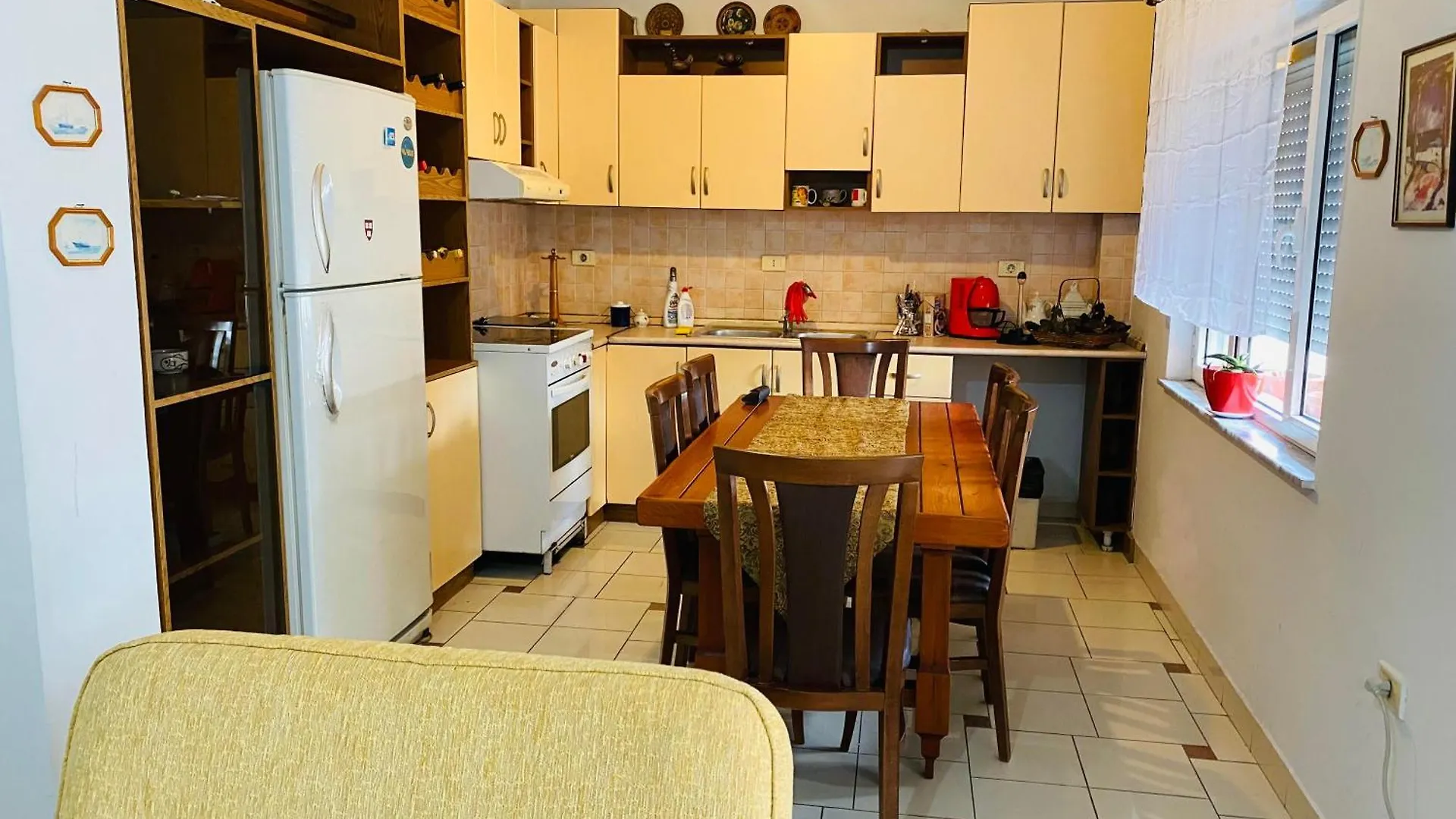 Central Apartment 2 Bedroom Ac Wifi 티라나