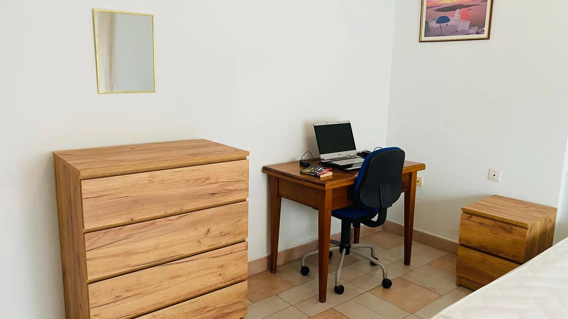 Central Apartment 2 Bedroom Ac Wifi 티라나