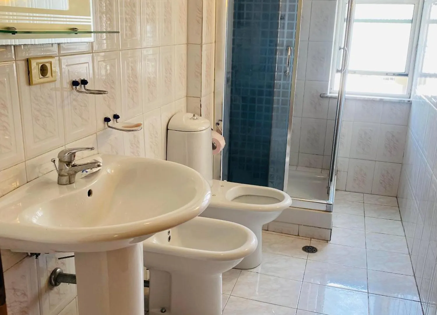 Central Apartment 2 Bedroom Ac Wifi 티라나 알바니아
